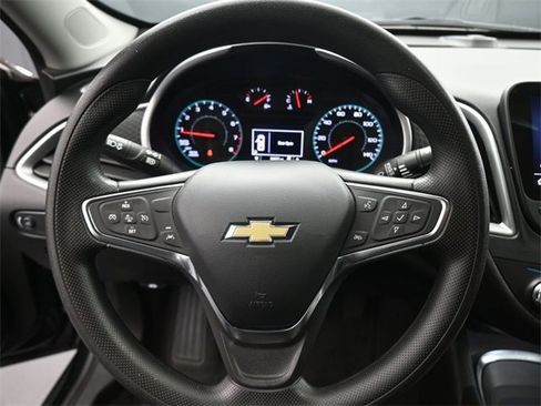 Used 2024 Chevrolet Malibu LT image 3