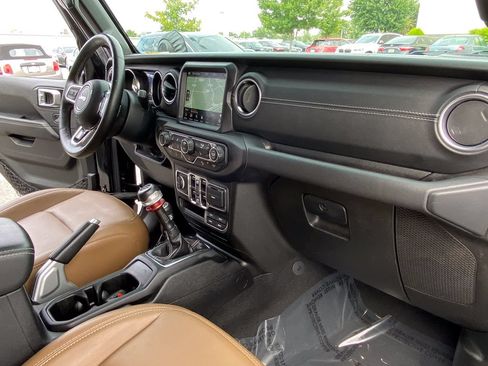 Used 2020 Jeep Wrangler Unlimited Sahara AWD/4WD image 39