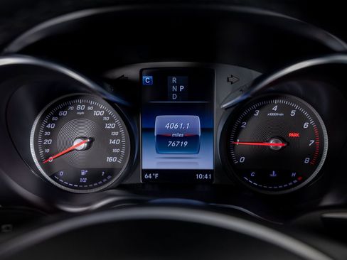 Used 2019 Mercedes-Benz GLC 300 4MATIC w/ Premium Package image 34