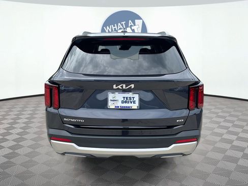Certified 2025 Kia Sorento S AWD/4WD image 7