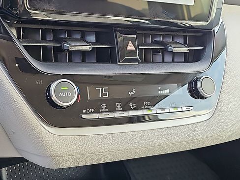 Used 2025 Toyota Corolla LE image 16