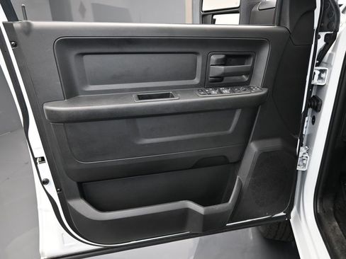 Used 2024 RAM 3500 Tradesman w/ Chrome Appearance Group image 11