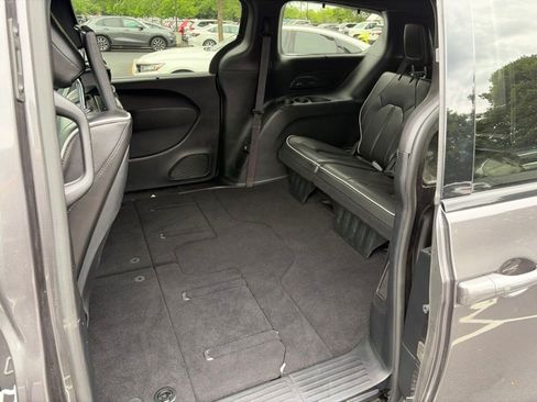 Used 2020 Chrysler Pacifica Limited w/ Advanced Safetytec Group FWD image 21