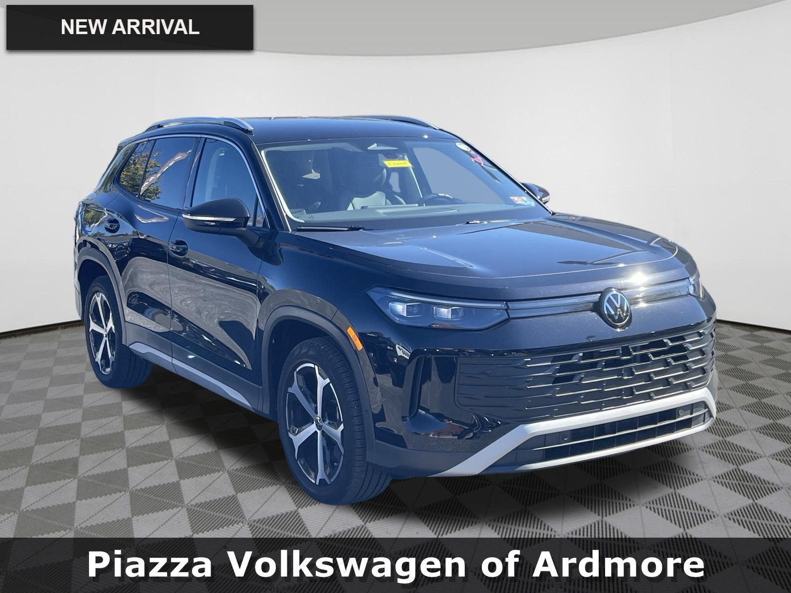 Used 2026 Volkswagen Tiguan SE AWD/4WD image 1