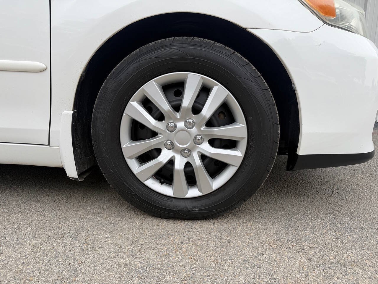 Used 2010 Toyota Camry SE FWD image 30