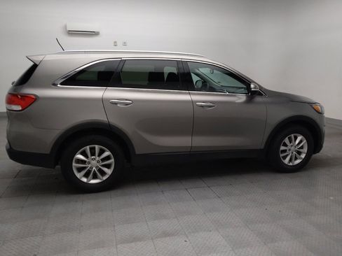 Used 2017 Kia Sorento FWD image 10