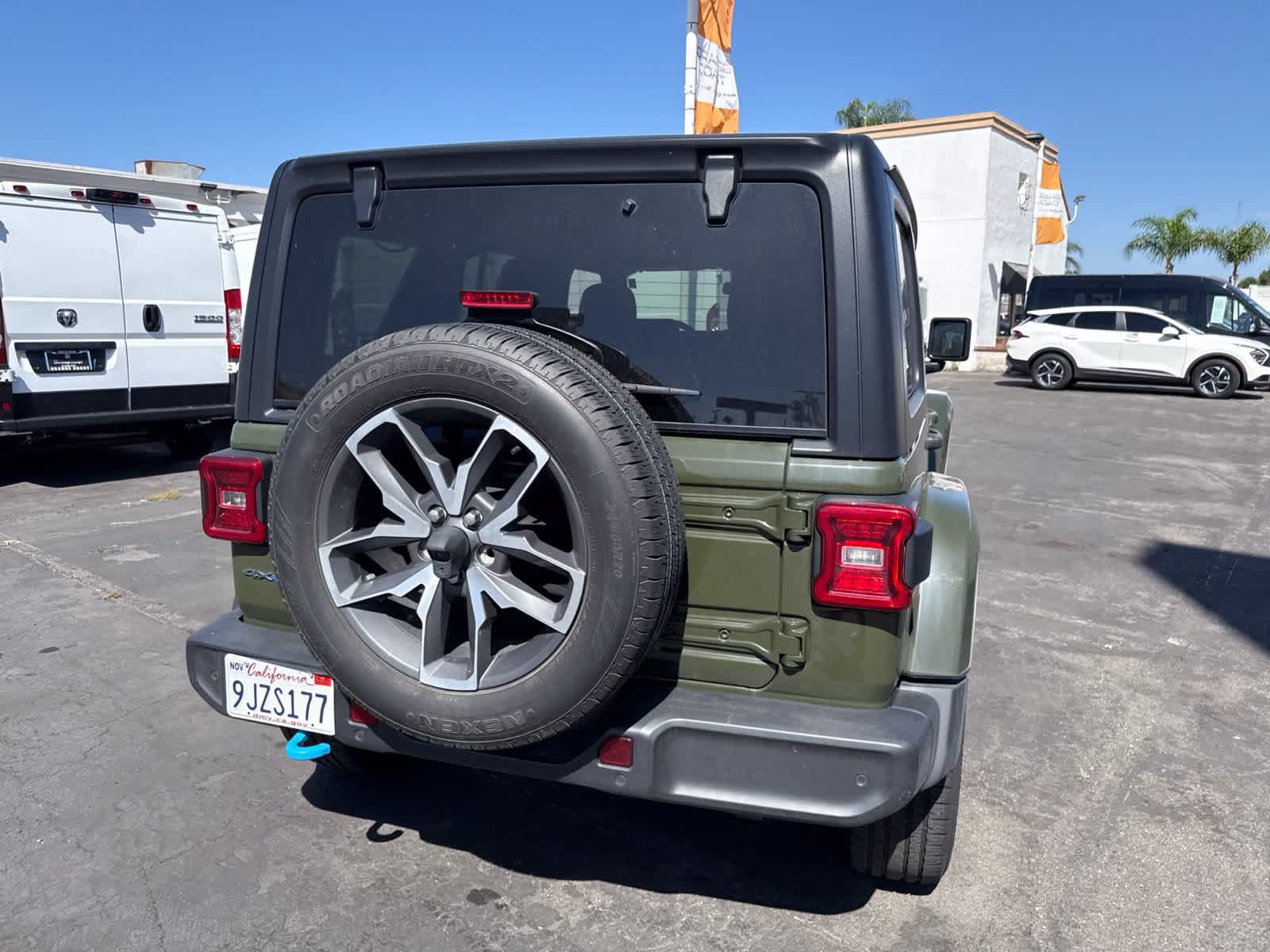 Used 2024 Jeep Wrangler Unlimited w/ Convenience Group AWD/4WD image 15