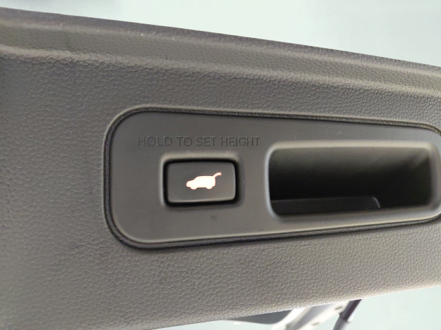 Used 2025 Honda Pilot Elite image 16