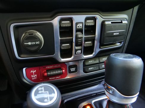 Used 2019 Jeep Wrangler Unlimited Rubicon AWD/4WD image 16