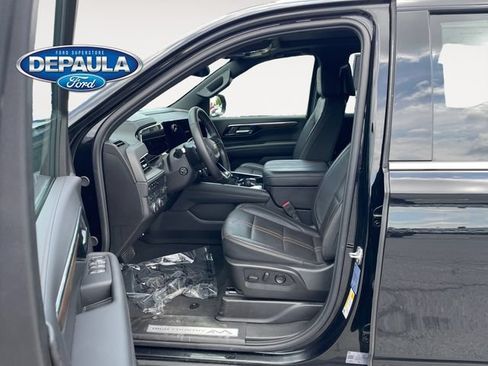 Used 2025 Chevrolet Tahoe High Country AWD/4WD image 11