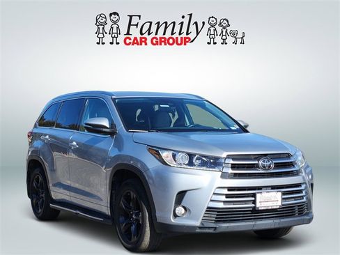 Used 2017 Toyota Highlander Limited Platinum image 2