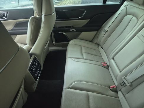 Used 2018 Lincoln Continental Reserve AWD/4WD image 23