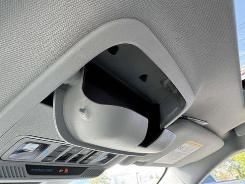 Used 2022 Ford Explorer XLT w/ Equipment Group 202A image 21