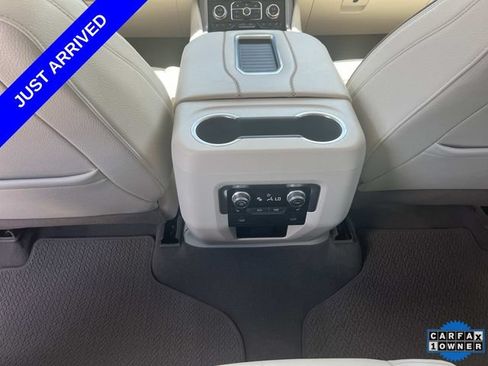Used 2022 GMC Yukon Denali w/ Denali Premium Package AWD/4WD image 17