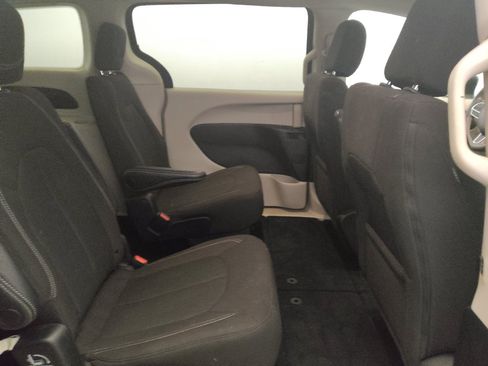 Used 2023 Chrysler Voyager LX FWD image 19