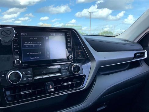 Used 2022 Toyota Highlander XLE AWD/4WD image 35