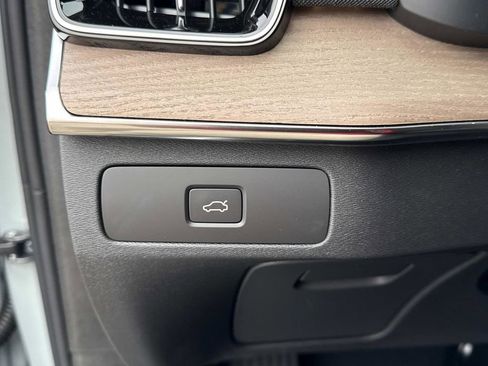 New 2026 Volvo XC90 B6 Plus w/ Protection Package Premier image 31