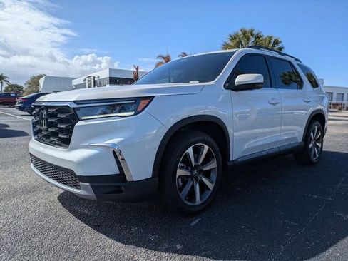 Used 2025 Honda Pilot Elite image 7