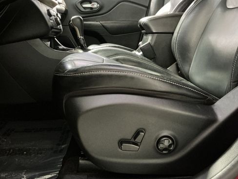 Used 2015 Jeep Cherokee Limited image 22