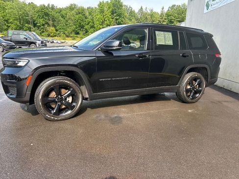 Used 2023 Jeep Grand Cherokee L Laredo AWD/4WD image 2