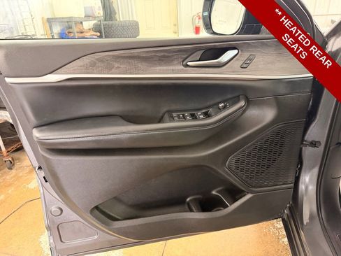 Used 2023 Jeep Grand Cherokee L Limited image 12