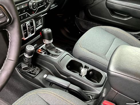 Used 2025 Jeep Wrangler Unlimited Sport AWD/4WD image 10