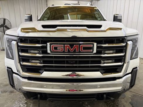 Used 2025 GMC Sierra 2500 SLT w/ SLT Premium Package image 2