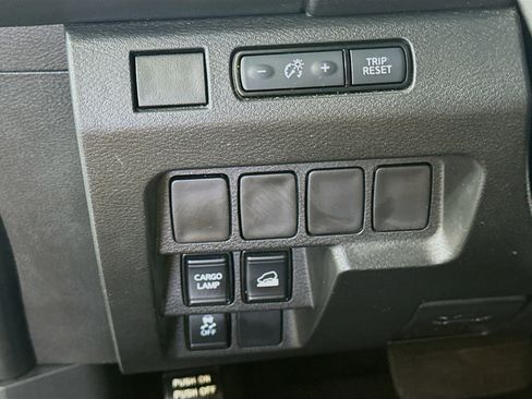 Used 2023 Nissan Frontier SV image 16