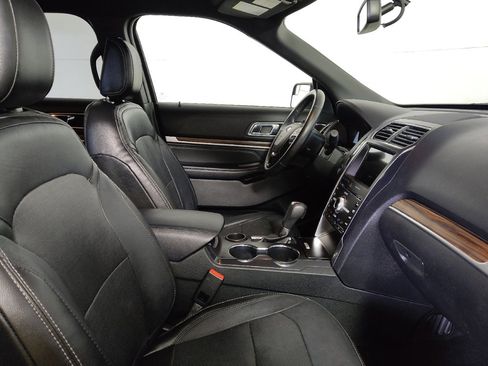 Used 2018 Ford Explorer Limited FWD image 21