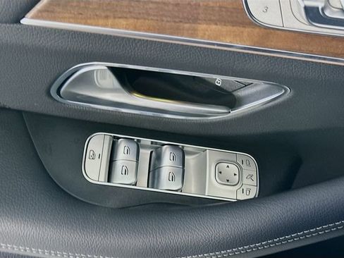 New 2026 Mercedes-Benz GLS 580 4MATIC image 18