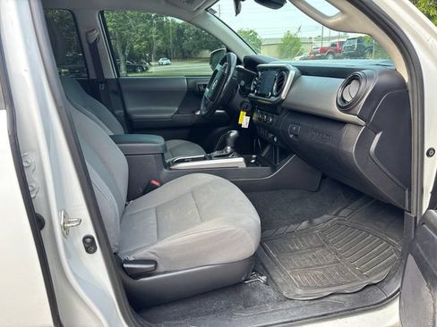 Used 2020 Toyota Tacoma SR5 w/ SR5 Appearance Package (SM) RWD image 13