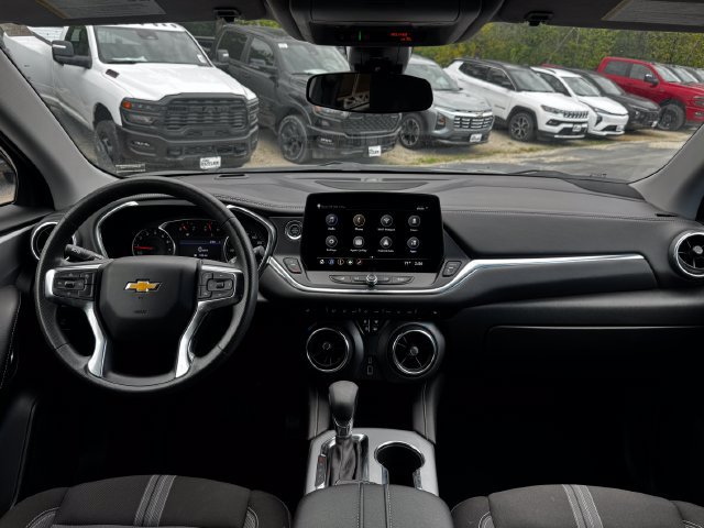 Used 2025 Chevrolet Blazer LT FWD image 21