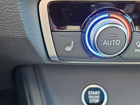 New 2025 Audi Q3 2.0T Premium image 12