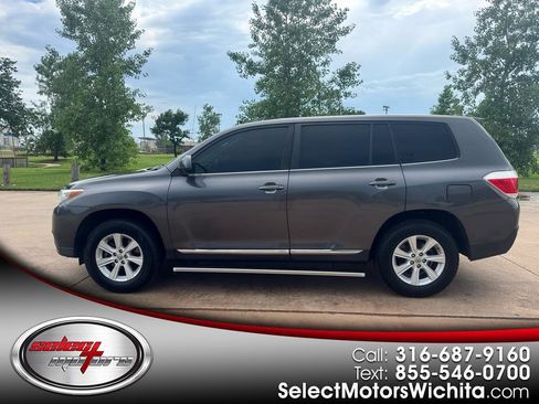 Used 2012 Toyota Highlander FWD w/ Tow Pkg image 1