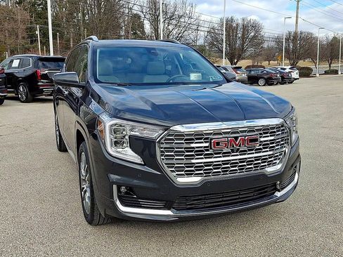 Used 2022 GMC Terrain Denali w/ Denali Premium Package image 3