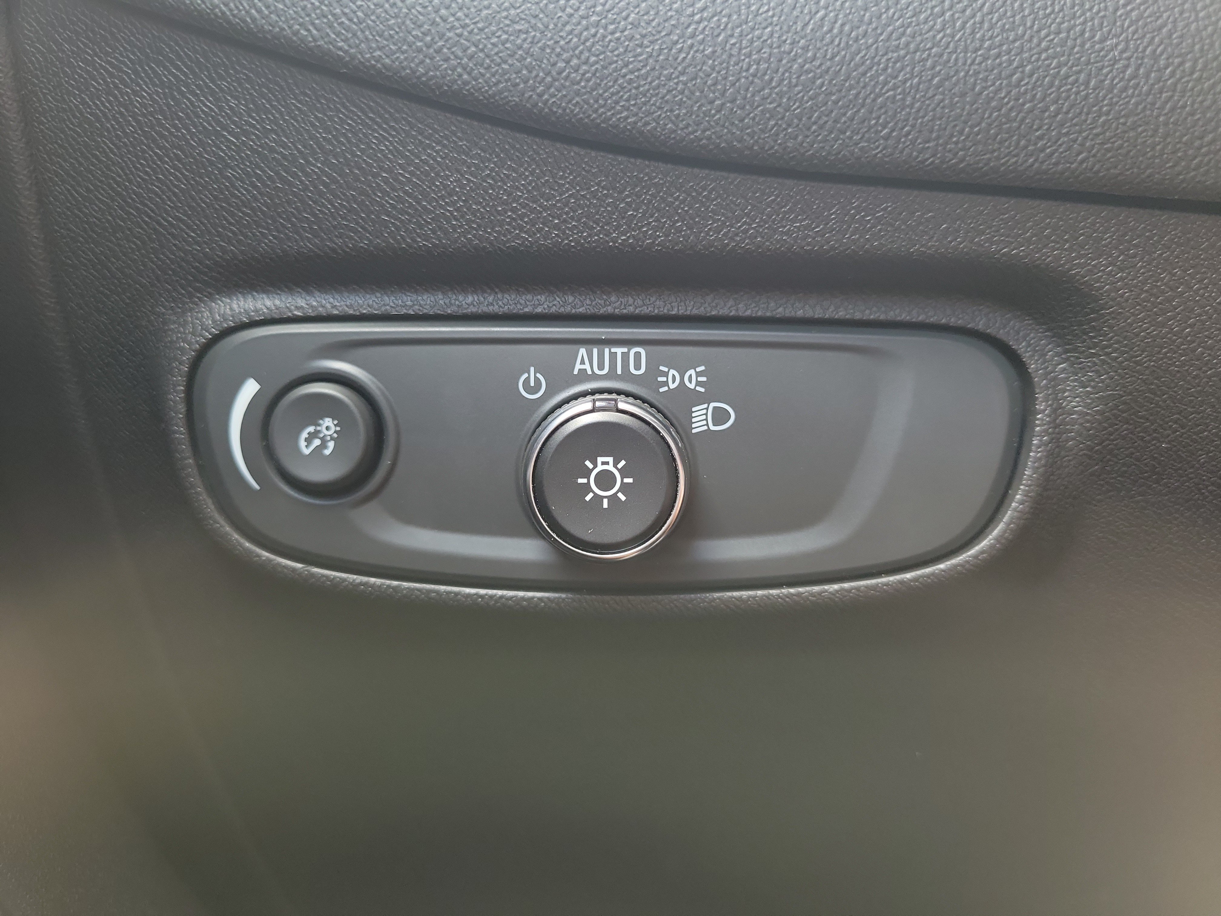 Used 2022 Chevrolet Equinox RS w/ Infotainment Package FWD image 29