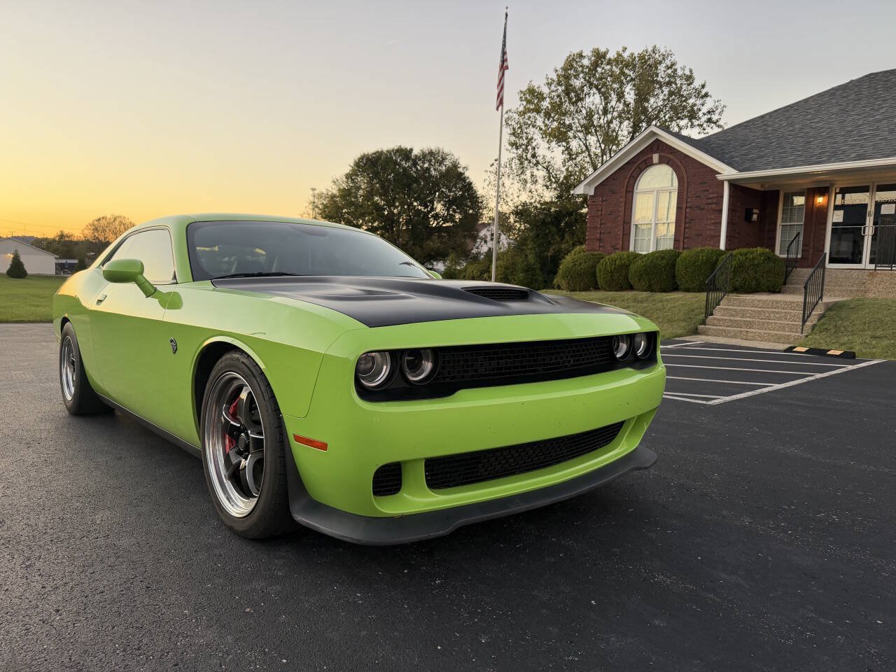Used 2015 Dodge Challenger SRT Hellcat RWD image 5