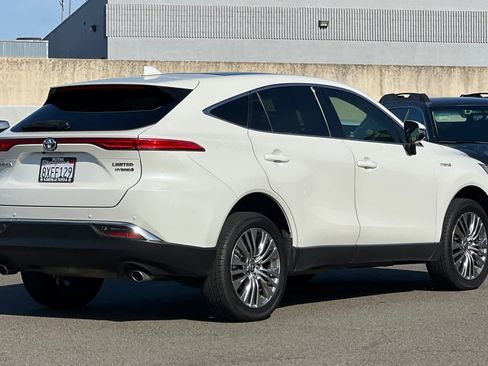Used 2021 Toyota Venza Limited image 2