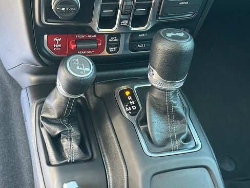 Used 2024 Jeep Wrangler Unlimited Rubicon AWD/4WD image 24