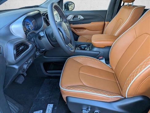 New 2026 Chrysler Pacifica Pinnacle AWD/4WD image 4