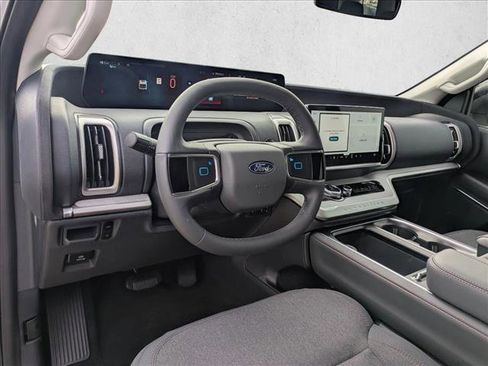 New 2025 Ford Expedition Active image 3