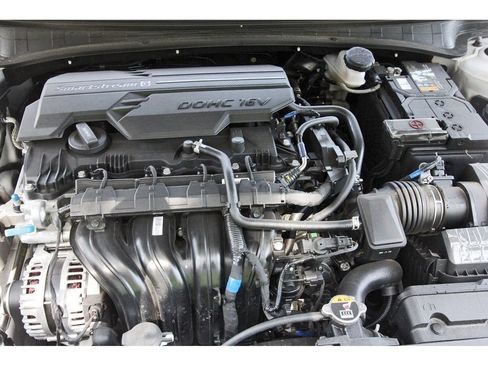 Certified 2026 Hyundai Elantra SE FWD image 34