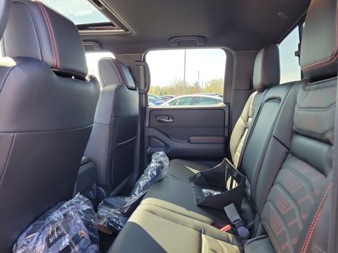 Used 2025 Nissan Frontier PRO-4X w/ Pro Premium Package image 11