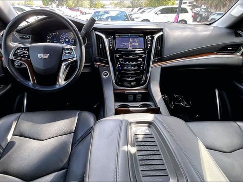 Used 2020 Cadillac Escalade Luxury image 14