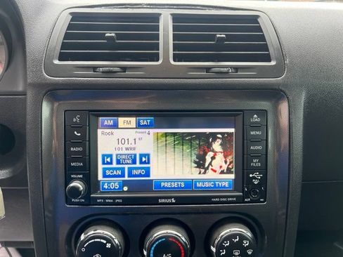 Used 2010 Dodge Challenger SE RWD image 22