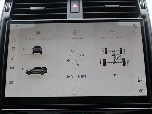 Certified 2025 Land Rover Discovery S image 23