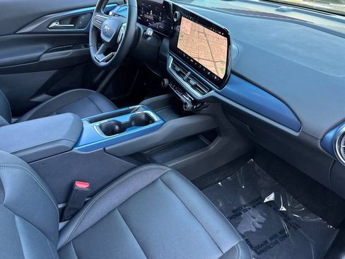 Used 2024 Chevrolet Equinox EV LT FWD image 19