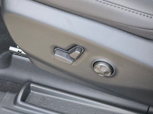 New 2026 Chrysler Voyager LX image 19