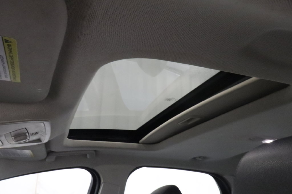 Used 2015 Ford Focus Titanium FWD image 22