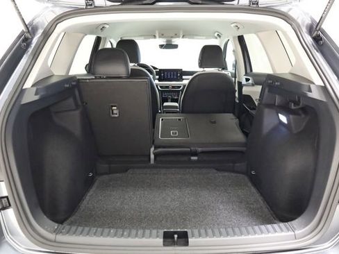 Used 2025 Volkswagen Taos SE w/ Black Wheel Package image 24